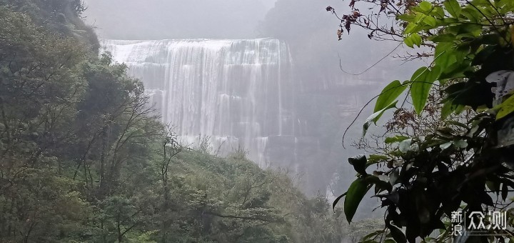 赤水丹霞景区惊艳赤水大瀑布（十丈洞景区）_新浪众测