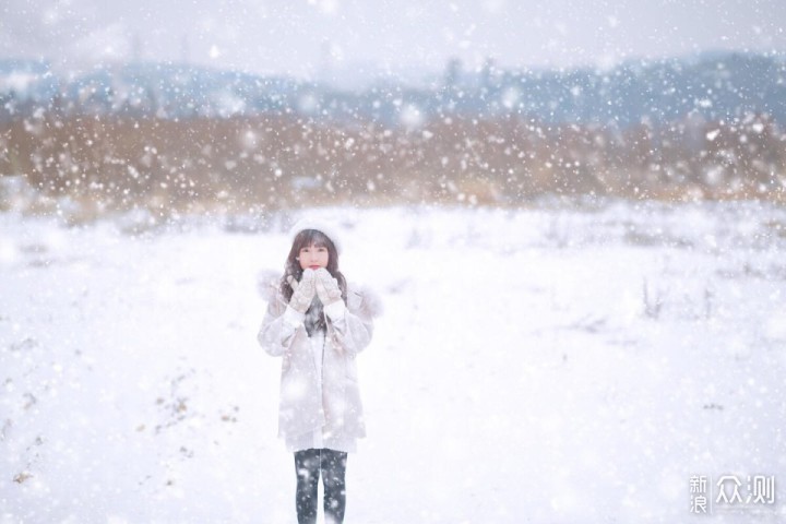 #2020旅行摄影#如何拍冬日雪景人像？拍摄攻略_新浪众测
