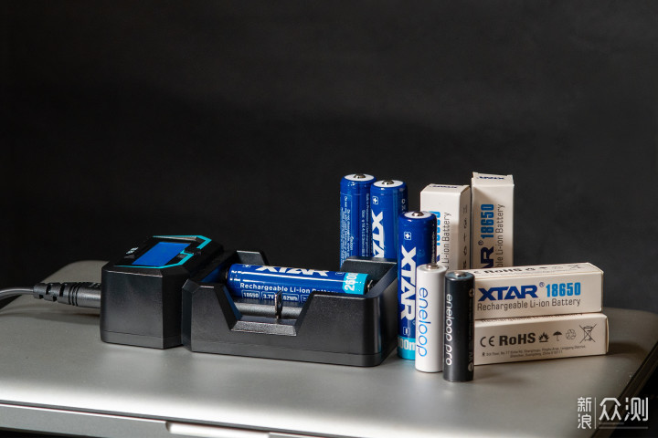 XTAR照明充电礼包（X2充电器与小电筒）开箱_新浪众测