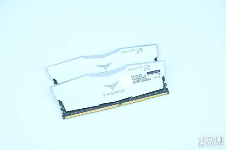 十铨 Delta DDR4 3000 8Gx2 RGB内存套装评测_新浪众测