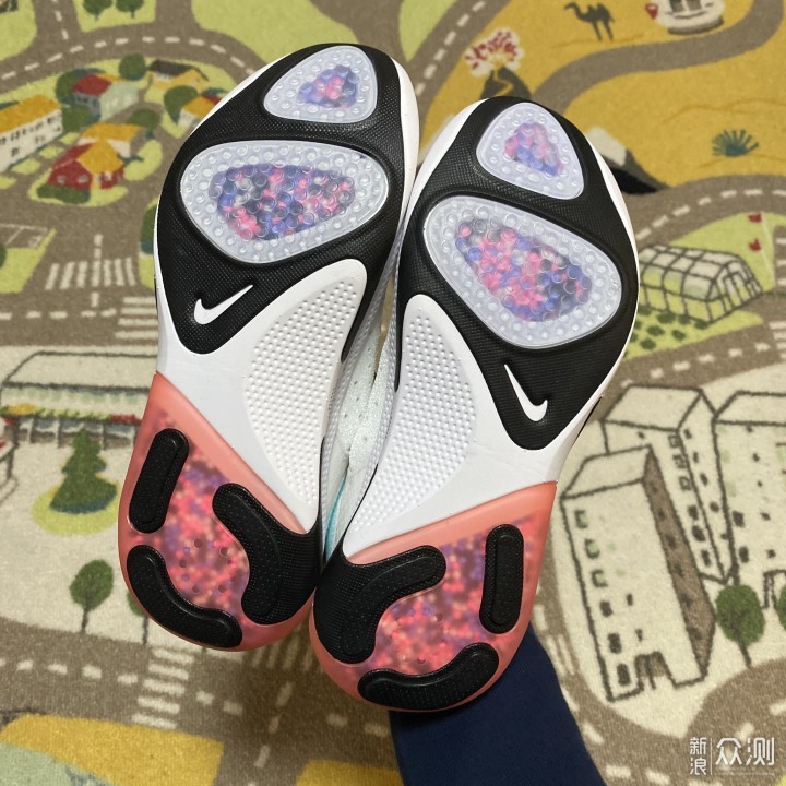 #最美四月天#真的很软！NIKE JOYRIDE RUN FK_新浪众测