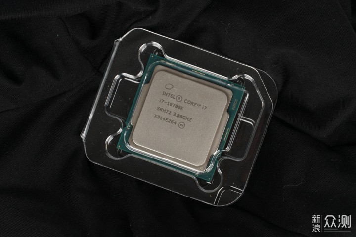 兄弟们我上了10代intel，i7-10700K装机作业_新浪众测