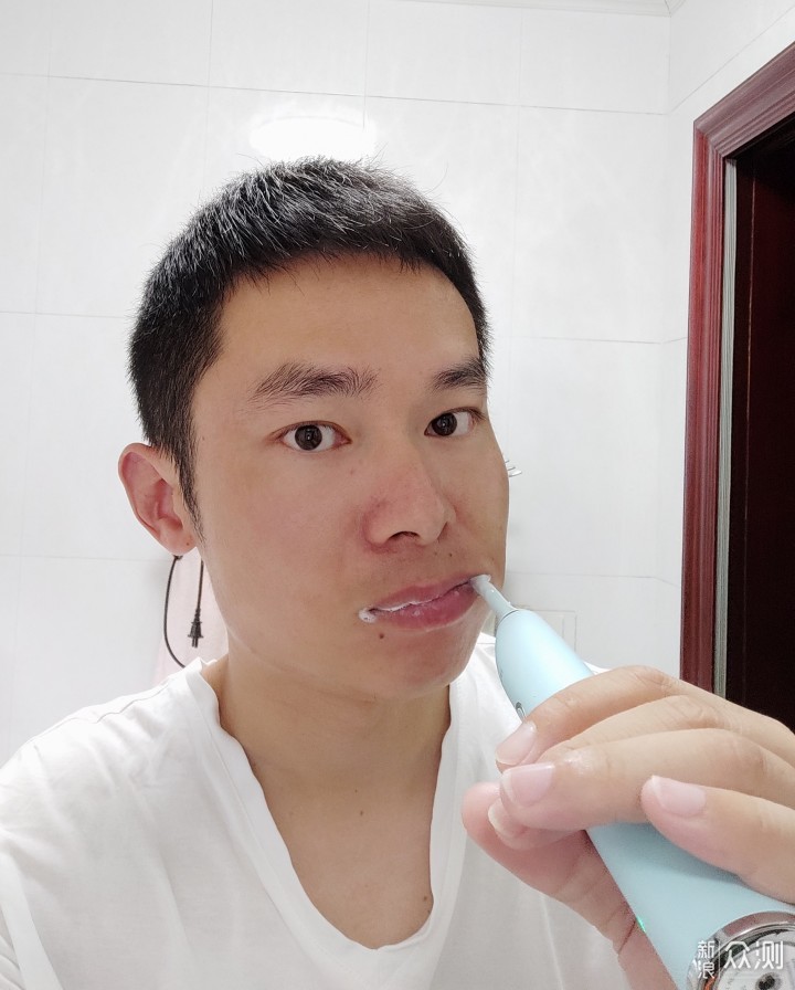 时尚而全能的电动牙刷-BYCOO H9_新浪众测