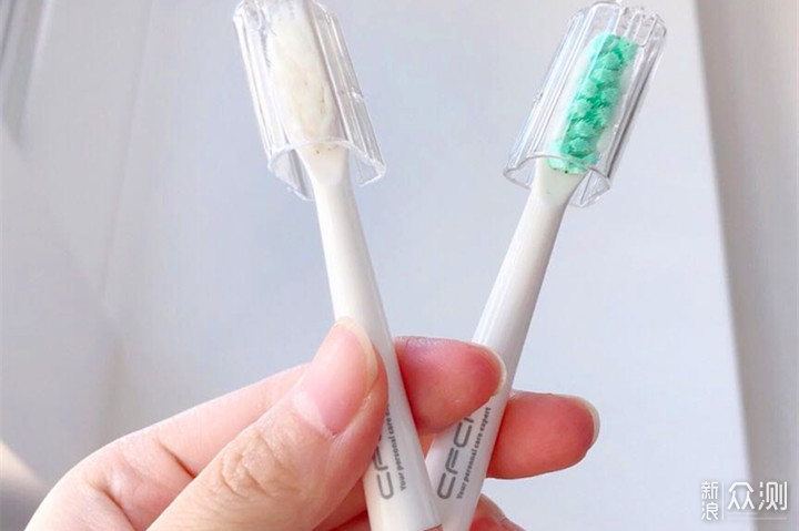 戴牙套的人能用电动牙刷吗？该怎么用？_新浪众测