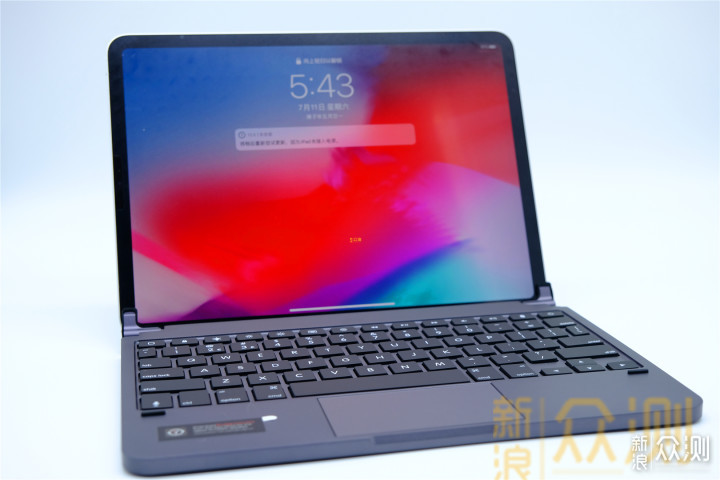 用实力划掉iPad跟MacBook中间的那条红线_新浪众测