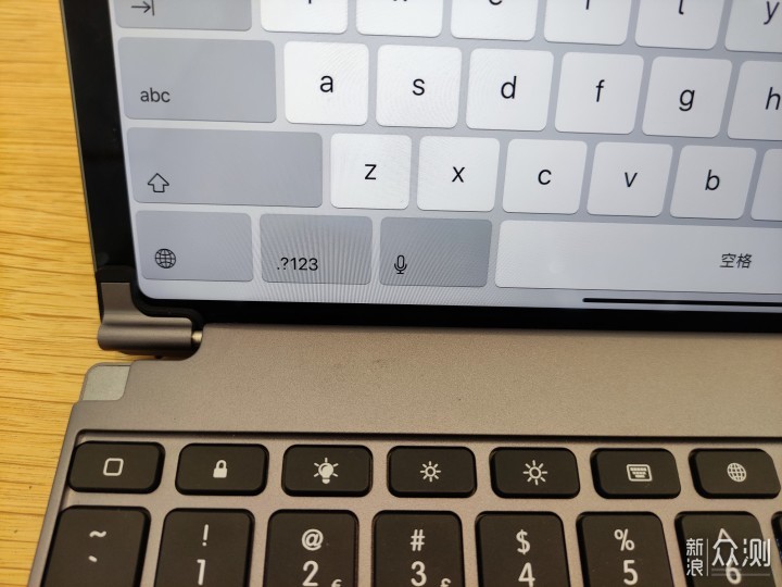 让iPad pro摇身一变成为Macbook—Brydge键盘_新浪众测