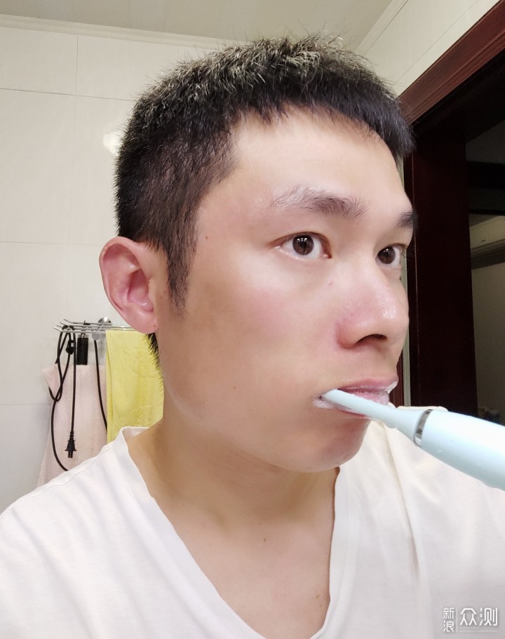 时尚而全能的电动牙刷-BYCOO H9_新浪众测