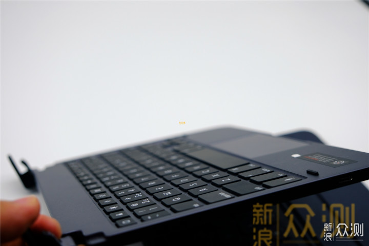 用实力划掉iPad跟MacBook中间的那条红线_新浪众测