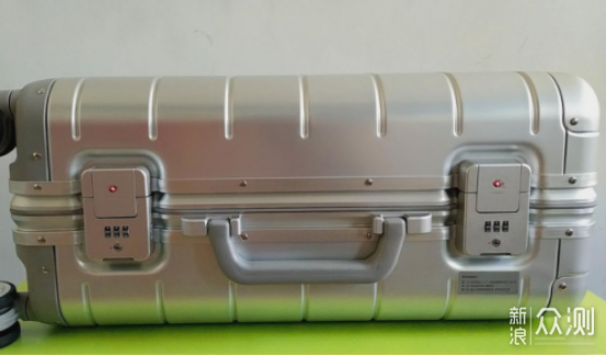 小米金属旅行箱2——超高颜值，做工精致。_新浪众测
