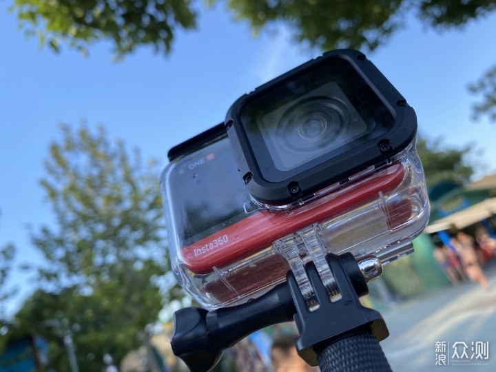 种草夏日运动相机，Insta360One R潜水壳体验_新浪众测