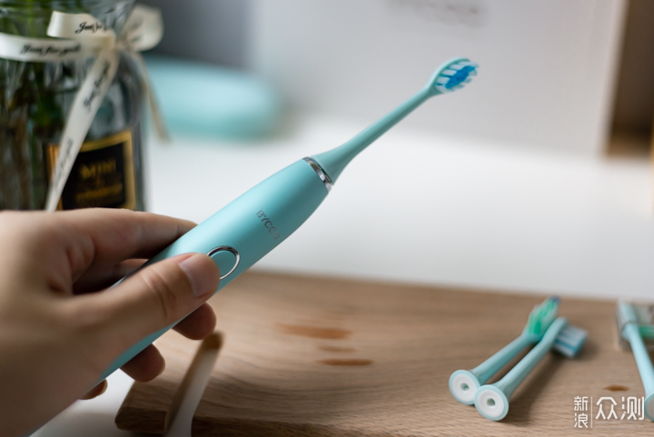 一款集颜值与实力的电动牙刷，BYCOO H9体验_新浪众测