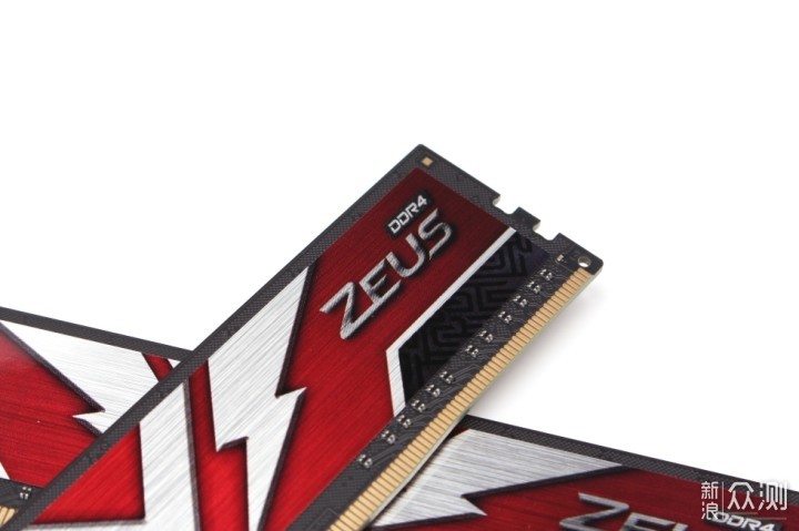 火焰中的闪电——十铨ZEUS DDR4台式机内存_新浪众测