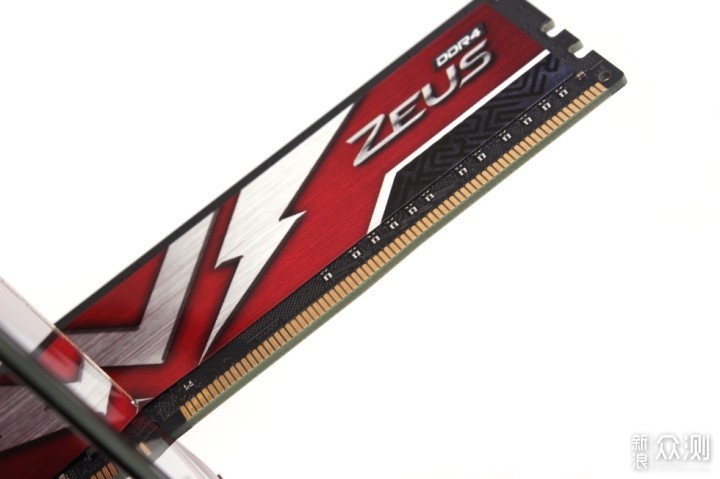 火焰中的闪电——十铨ZEUS DDR4台式机内存_新浪众测