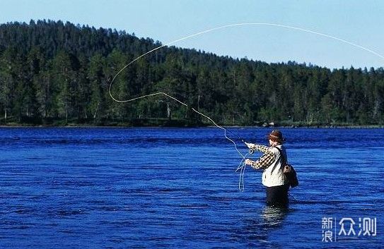 #大家玩#新手钓鱼如何选最佳地点？_新浪众测