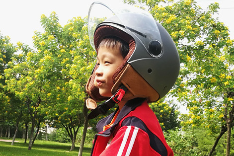 在路上安全最重要，Smart4u头盔给你保护