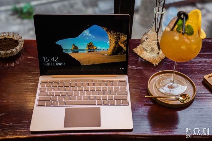 既可爱奇艺，又有生产力—Surface laptop Go_新浪众测