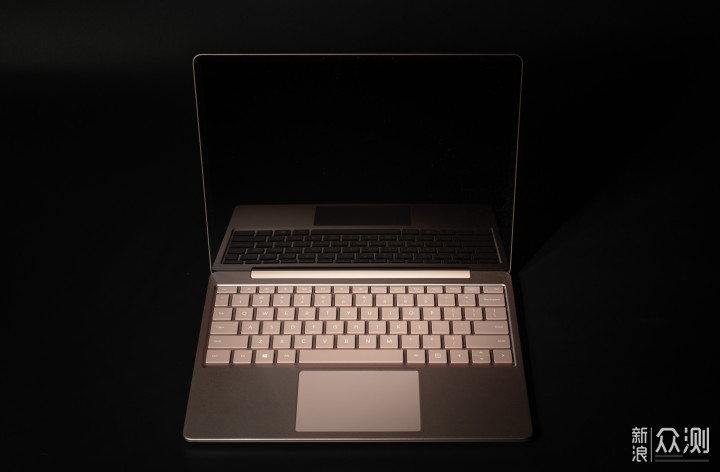 既可爱奇艺，又有生产力—Surface laptop Go_新浪众测