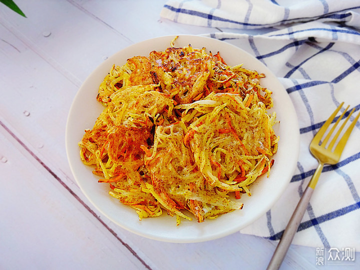 连吃也不腻的土豆丝饼，简单一煎香酥脆_新浪众测