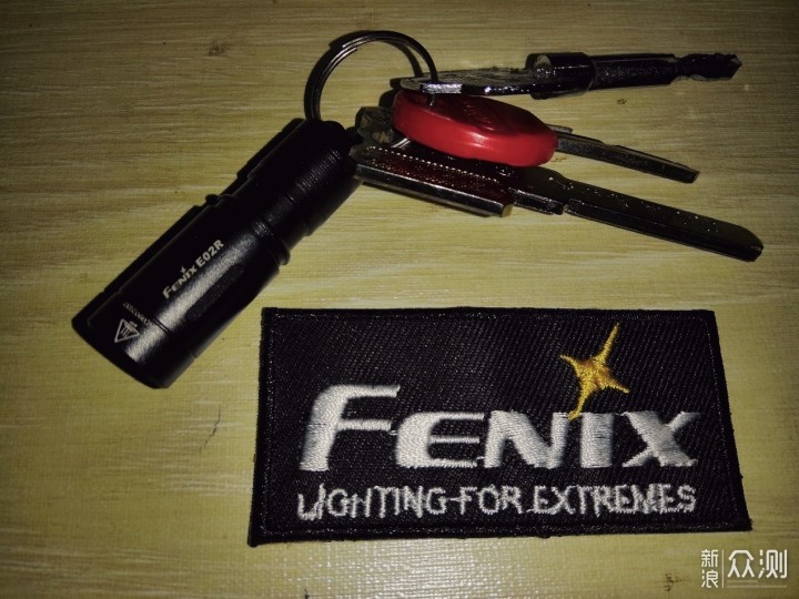 Fenix E02R钥匙灯，可不止是小身材_新浪众测