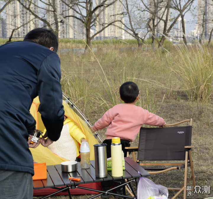 爱路客轻风折叠椅带你感受轻奢的户外生活_新浪众测