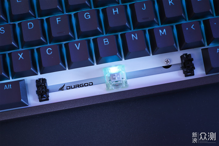 闷骚必备,杜伽K310 Nebula RGB银轴机械键盘_新浪众测