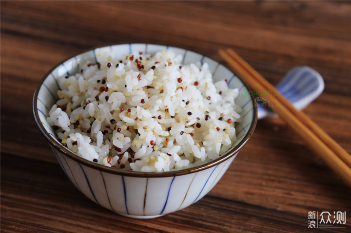煮米饭时加少许杂粮，米饭香软，少糖又健康_新浪众测