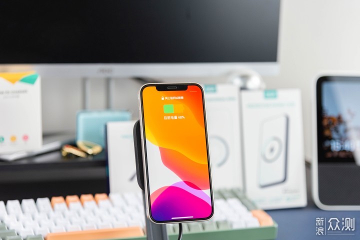 亿色HaloLock磁电空间组合：iPhone12完美配件_新浪众测