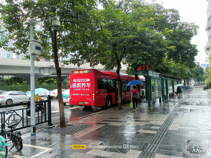 两千元极致性价比，敢越级潮玩旗舰机_新浪众测