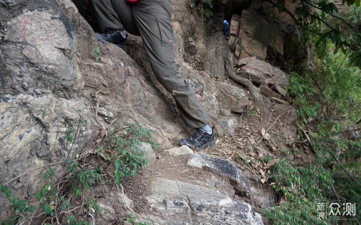 爬山涉水，无路可挡--探路者专业徒步鞋测评_新浪众测