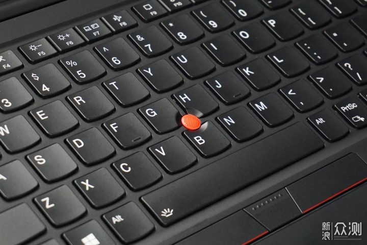 轻薄笔记本翘楚！体验全新ThinkPad X1 Carbon_新浪众测