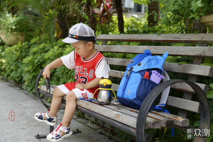 学龄前幼儿的第一个背包，怎么选_新浪众测