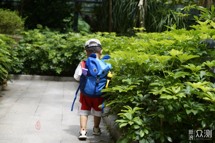 学龄前幼儿的第一个背包，怎么选_新浪众测