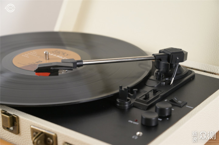 Aunets手提箱式黑胶唱片机：古典与现代的融合_新浪众测