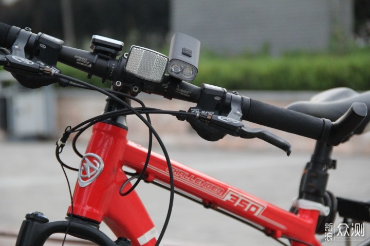 迈极炫DA2500自行车灯——照亮我的夜骑之路。_新浪众测
