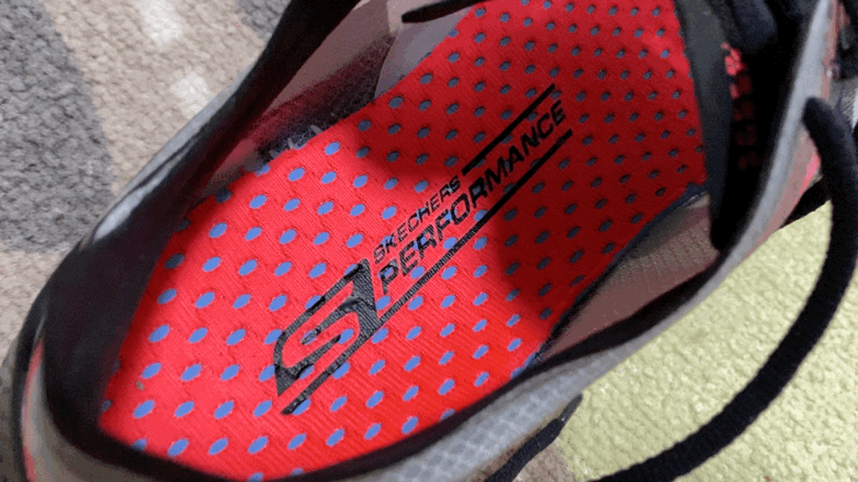 Skechers飞客是更适合大众的碳板跑鞋_新浪众测