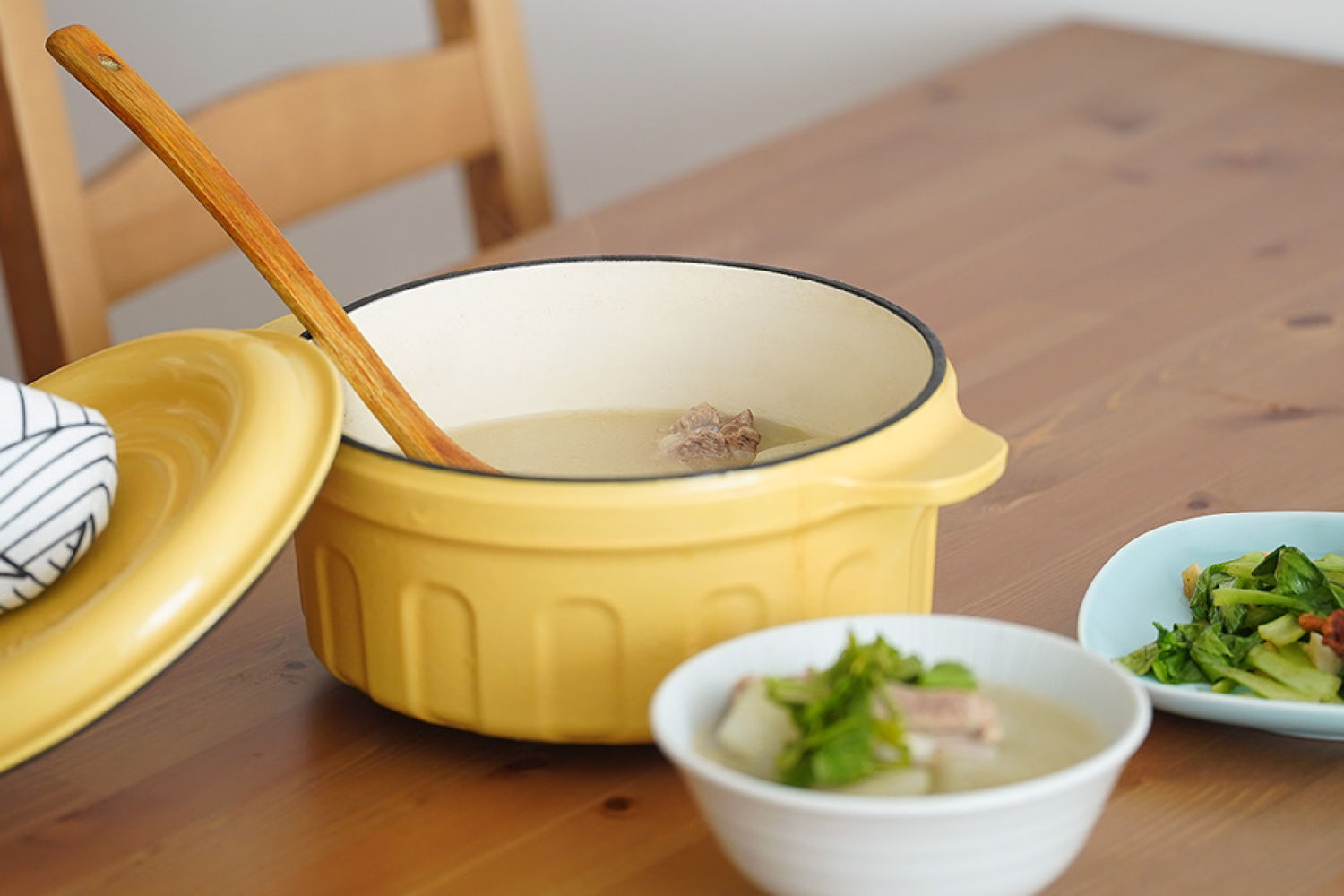 西屋珐琅铸铁锅，清新高颜值做出鲜美好味道
