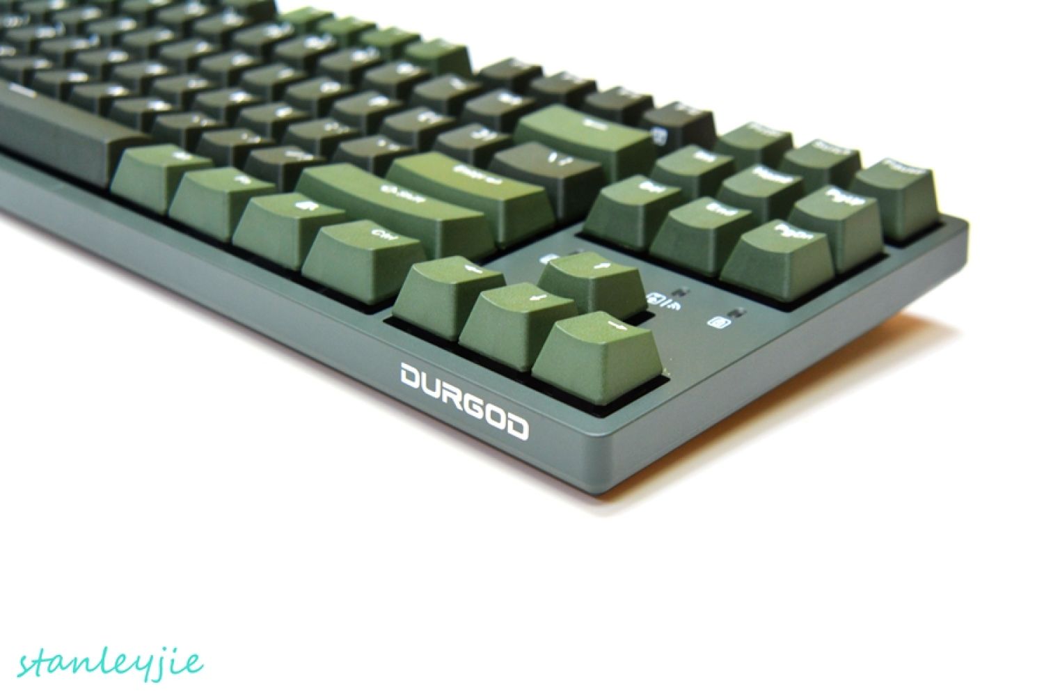 比较少见的配色 杜伽k320W（苍峦墨）机械键盘