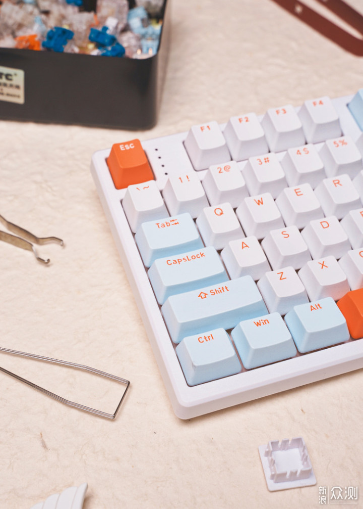 平淡的美，HELLO GANSS HS98T 无线三模键盘_新浪众测