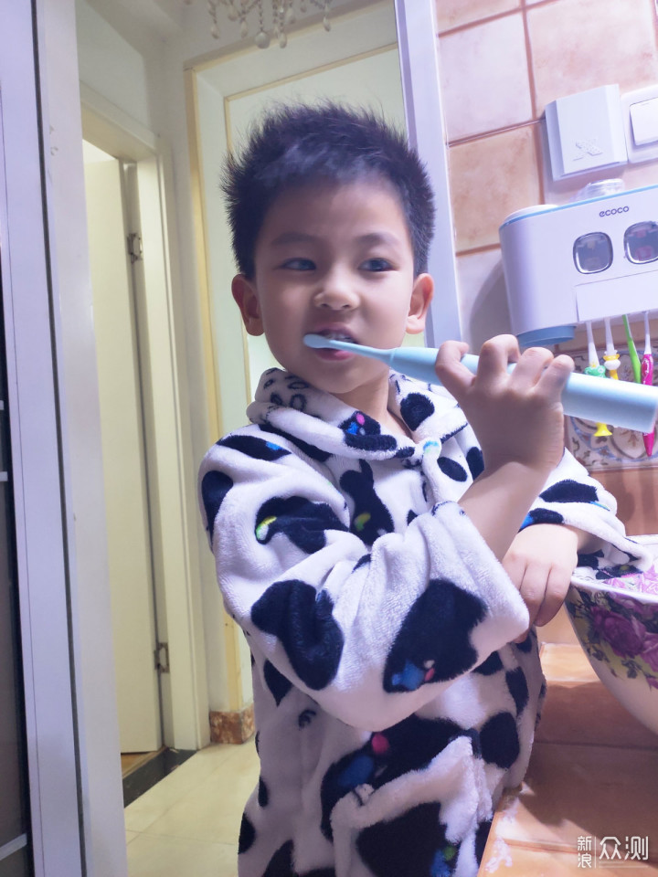 陪孩子成长的电动牙刷，让孩子学会刷牙_新浪众测