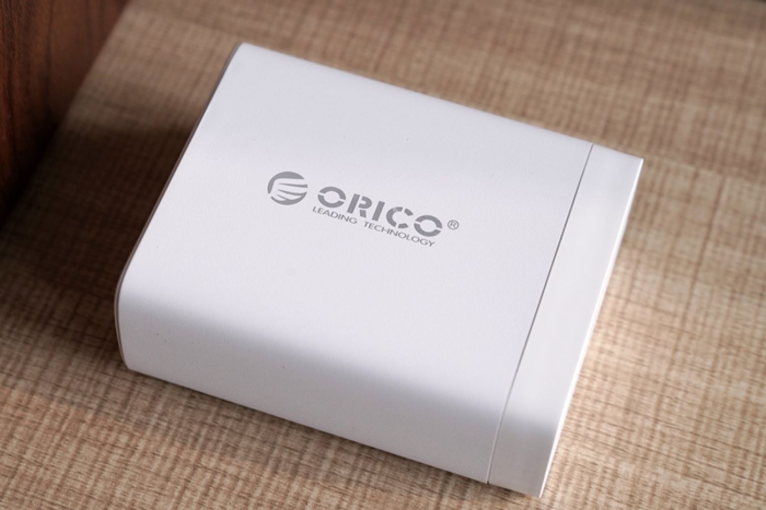 ORICO 100W氮化镓充电器：一拖四照样扛得住！