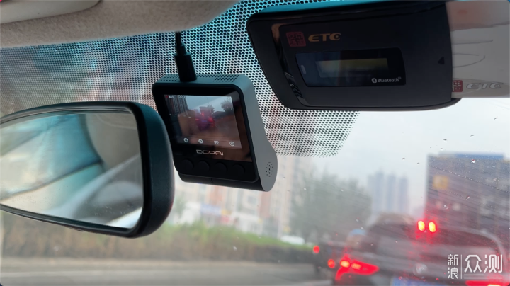 盯盯拍Z50行车记录：自带显示屏，搭配APP使用_新浪众测