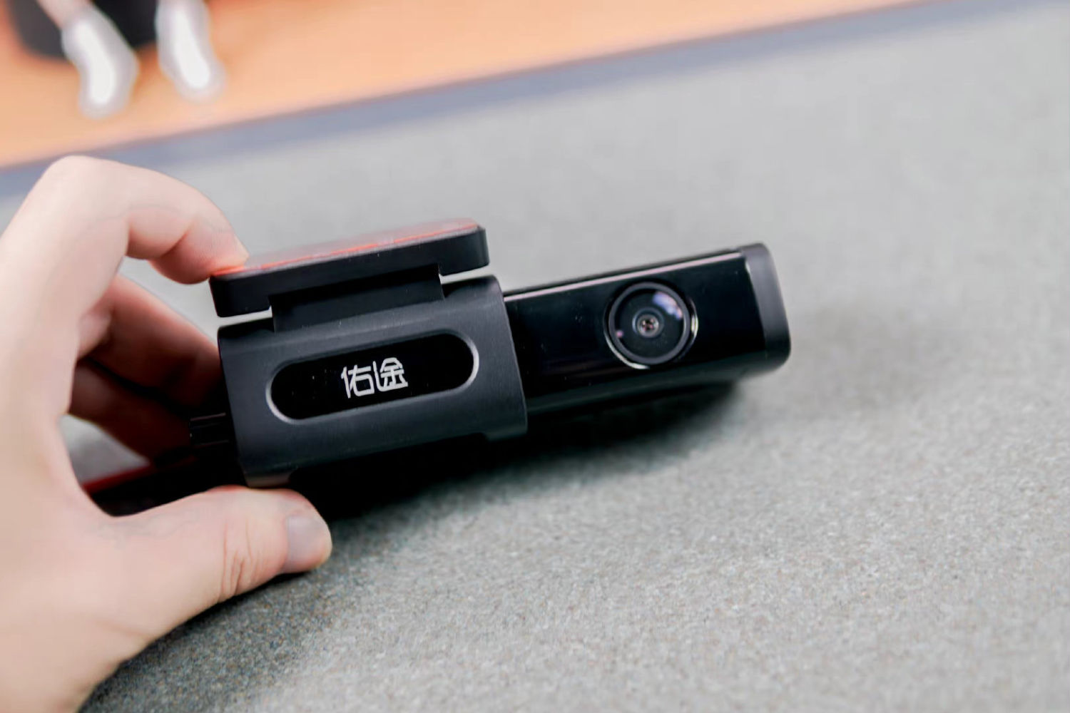 自带碰撞提醒，4K高清录制：佑途行车记录仪