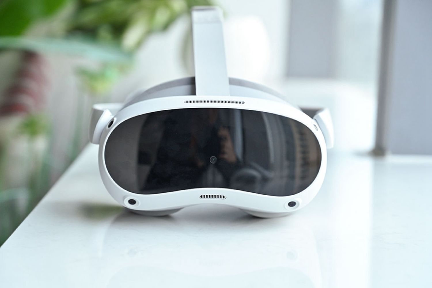 PICO 4 VR一体机首发上手，画质清晰更易佩戴