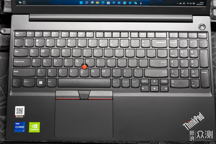 2022款ThinkPad E15英特尔12代i7独显版开箱_新浪众测