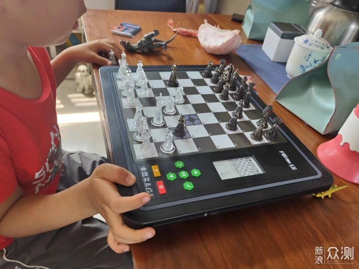 娃儿一周的智能棋盘（智能国际象棋）使用体验_新浪众测