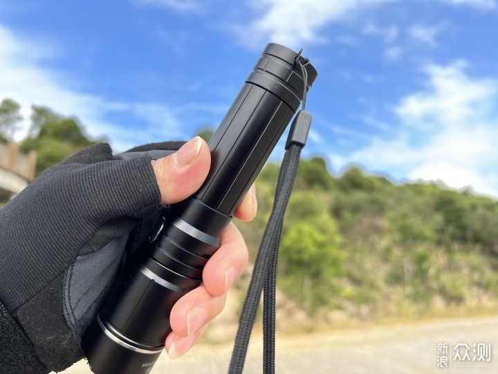 凯瑞兹EP9 Pro变焦强光战术手电体验测评_新浪众测