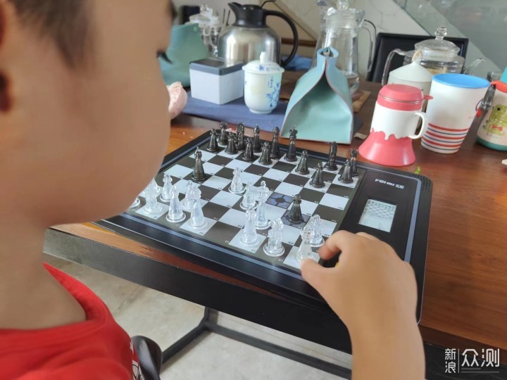 娃儿一周的智能棋盘（智能国际象棋）使用体验_新浪众测