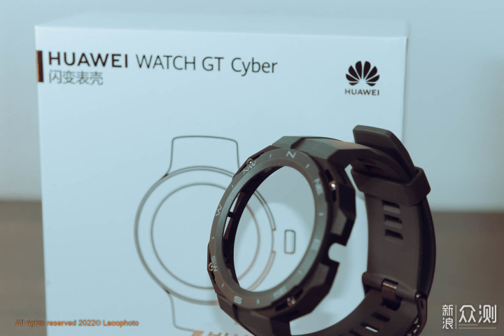 开箱时尚达人的新装备：华为手表GT Cyber_新浪众测