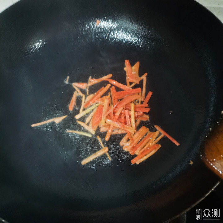 冬季，需要这道鲜美多汁的平菇肉片来下饭_新浪众测