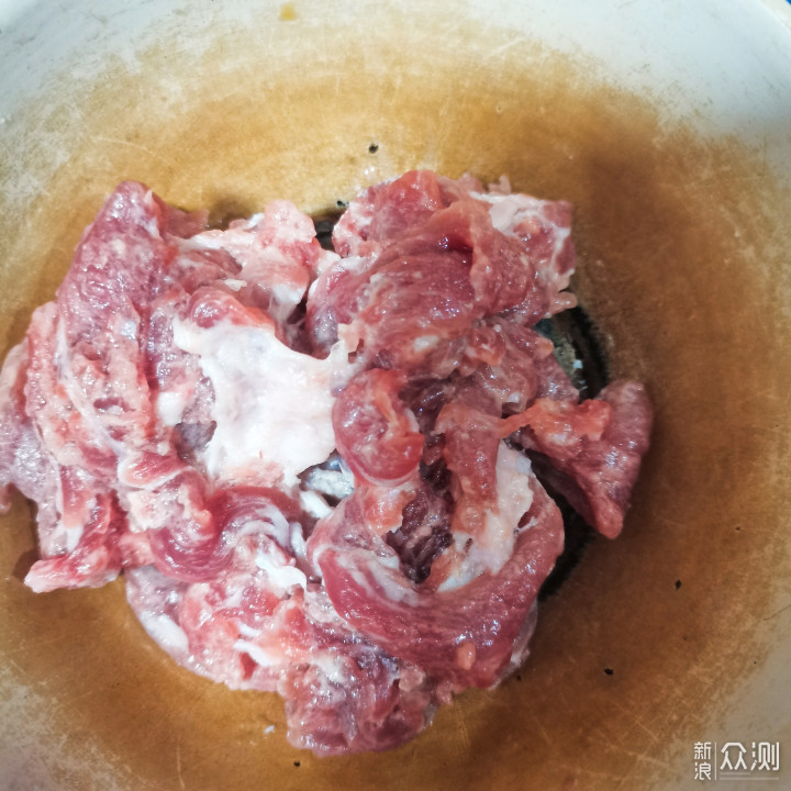 冬季，需要这道鲜美多汁的平菇肉片来下饭_新浪众测